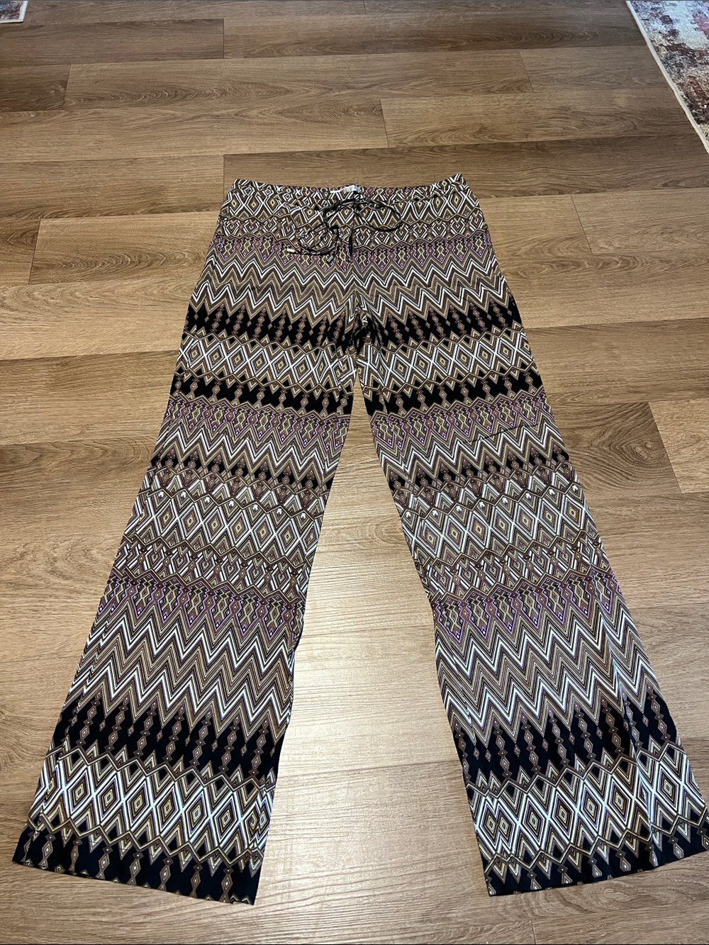 Jennifer Lopez Wide-Leg Geo Print Pants in Black, Brown & Purple